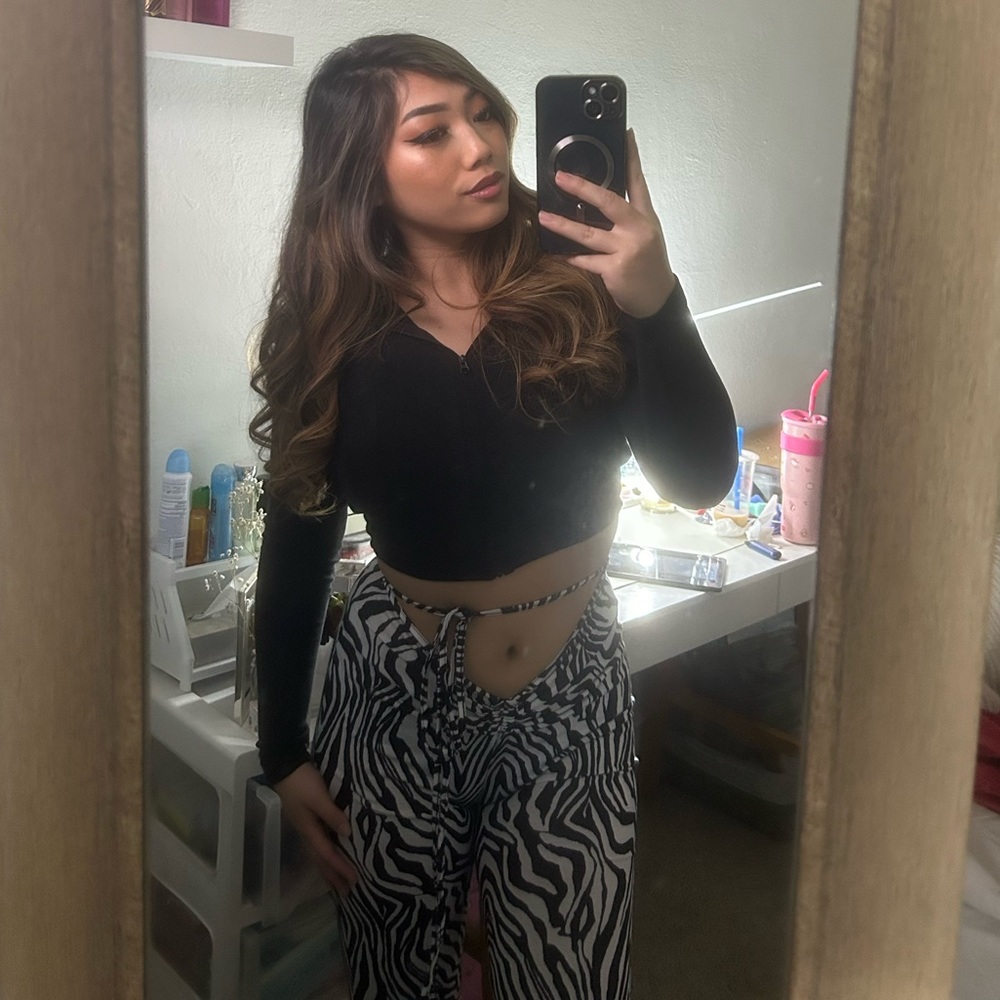 Selling both items top and pants